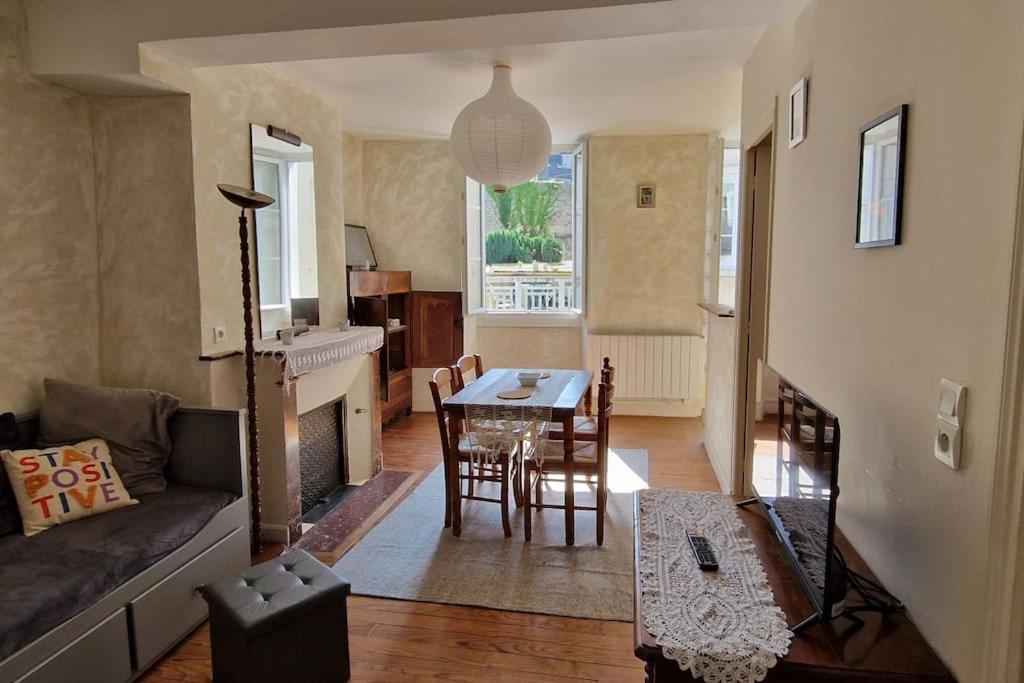 Appartement Dans Maison De Ville - 4 Personnes Олорон-Сент-Марі Екстер'єр фото