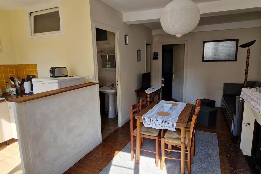 Appartement Dans Maison De Ville - 4 Personnes Олорон-Сент-Марі Екстер'єр фото