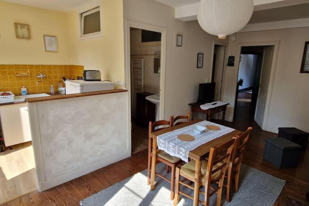 Appartement Dans Maison De Ville - 4 Personnes Олорон-Сент-Марі Екстер'єр фото
